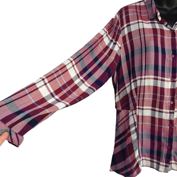 IZOD Women's Top Button Down Shirt Purple Size L - Picture 4 of 8